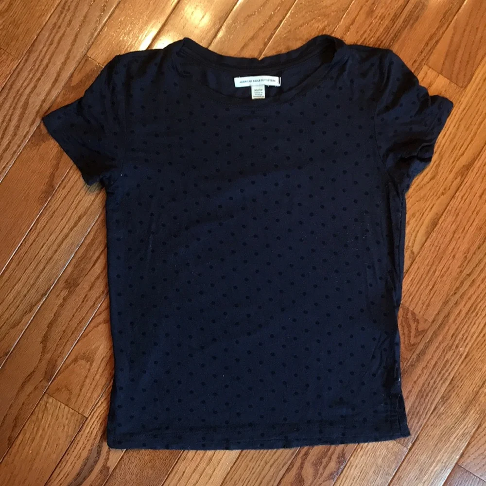 American Eagle blue polka dot cropped shirt
